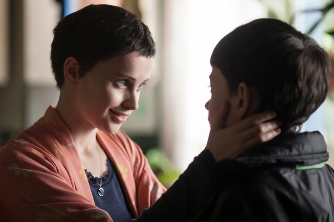 Siedem minut po północy Felicity Jones Para na film